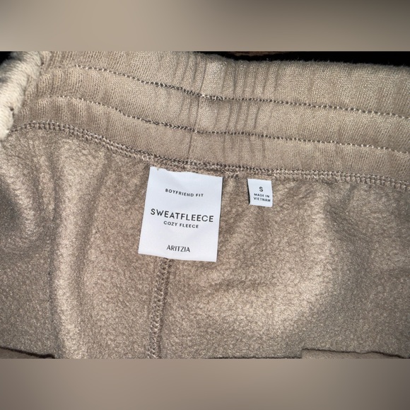 Aritzia Cream Athletic Shorts - Picture 4 of 4